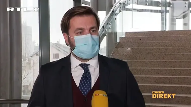 Kućice koje je naručio ministar Ćorić valjda će stići do ljeta, a kad će ljudima više trebati nego na - ljeto