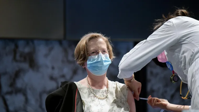 Capak, Božinović i dru&scaron;tvo primili cjepivo, Bero&scaron; objasnio za&scaron;to on trenutno neće