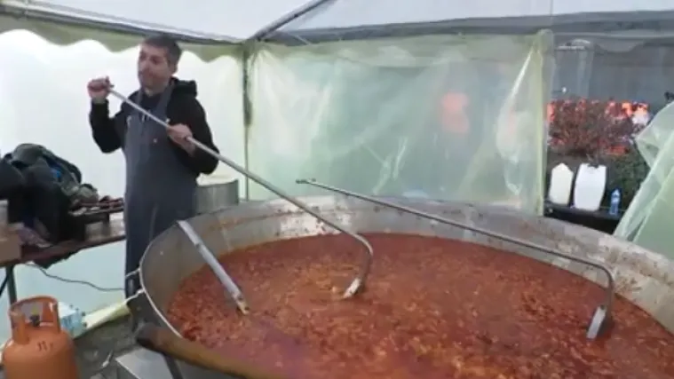 Kuhari iz prvorazrednih restorana ovih dana kuhaju za stanovnike Banije: 'Radimo sve &scaron;to treba. Od organizacije do či&scaron;ćenja'