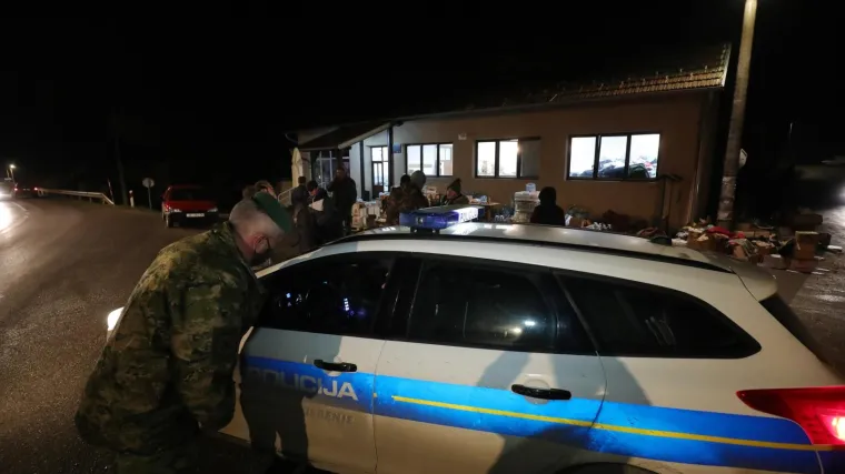 Dva potresa večeras na petrinjskom području: Kuća se nagnula na cestu, stanovnici će noć provesti u &scaron;atorima