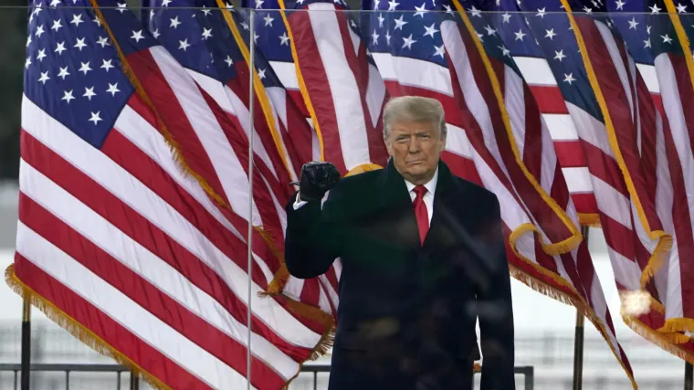 Prvo ih hu&scaron;kao, a sad poku&scaron;ava smiriti situaciju! Trump poručio prista&scaron;ama: 'Ostanite mirni. Bez nasilja'