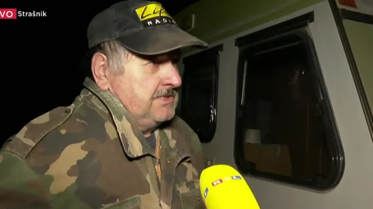 U Stra&scaron;niku tlo i dalje podrhtava, a privremeni smje&scaron;taj nije najbolji: 'Kad ki&scaron;a počne, onda curi i hladno je. Smrznuo sam se unutra'