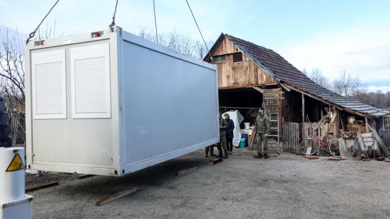 Velika pomoć iz Austrije: Na putu za Banovinu je 10 kontejnera, a u svakom od njih nalazi se i posebna poruka