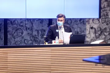 Nervozan se raspravljao s novinarima i odbacivao sve kritike: 'Što je moglo brže?!'