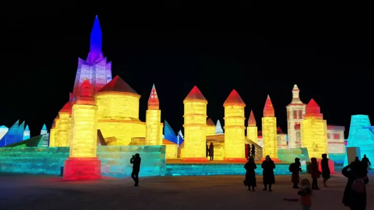 FOTO U Splitu sigurno ne bi opstala, ali zato odu&scaron;evljava Kinu: Ledena skulptura Dioklecijanove palače osvanula na drugom kraju svijeta