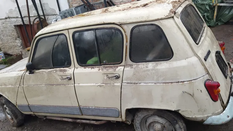 Kuća mu se u Petrinji uru&scaron;ila, ali 'mali div' uspio preživjeti! Postat će simbol Grada, kao osječki fićo