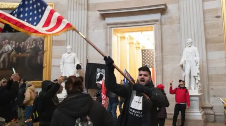 Poznati osuđuju policiju zbog napada na Kapitol: 'Vi ste im otvorili je*ena vrata'