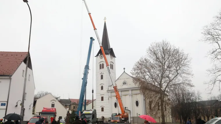 Uklanja se toranj Sisačke katedrale