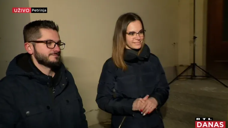 Ljubav sve pobjeđuje - Dean zaprosio Anu u ru&scaron;evinama Petrinje koja podrhtava. Mladi par u RTL-u Danas: 'Nema pravog trenutka i ne treba čekati'