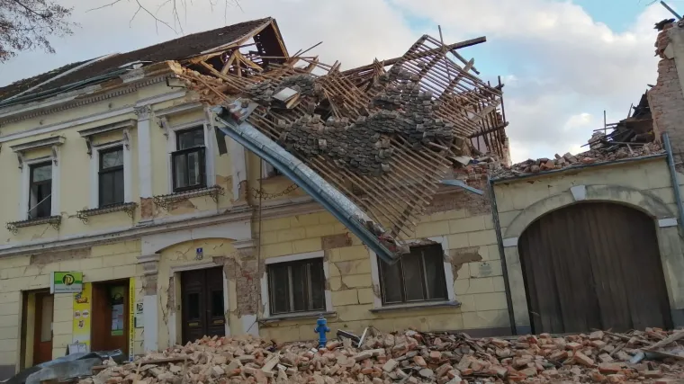 Ne sumnjam u svoje Petrinjce. Sad je vrijeme da ih dižemo kad pokleknu, života i posla mora biti i izvan Zagreba