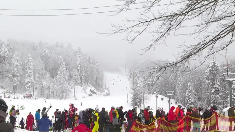 Gorski kotar postao je turistički hit: Skijali&scaron;ta su krcata, a u nekima su morali reći ljudima da vi&scaron;e ne dolaze: 'Već smo bukirani'