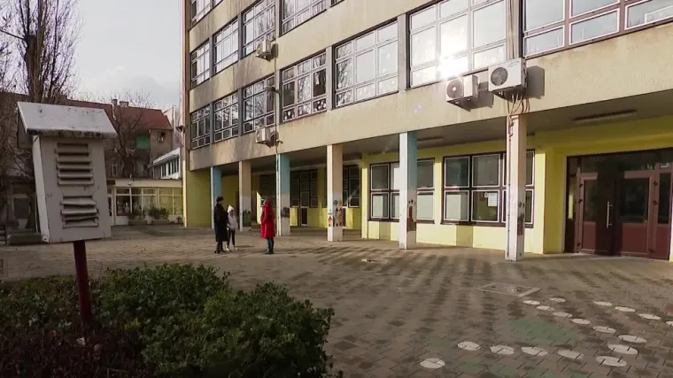 Tisuće roditelja u Zagrebu potpisalo peticiju kojom traže siguran povratak djece u &scaron;kolu. Iz Grada, pak, tvrde - &scaron;kole su sigurne