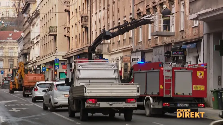 Tjedan dana prije početka &scaron;kole centar Zagreba izgleda kao da je potres bio jučer, ali grad je 3 milijuna za obrazovanje dao Snježnoj kraljici