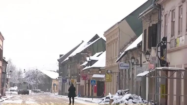 Normalan život jo&scaron; nije na vidiku. Problemi s vodom, hranom, smje&scaron;tajem... Kuhari i stolari iz Petrinje: Dajte nam da radimo!