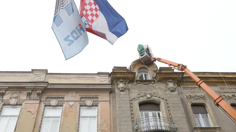 Zagrebački roditelji postigli dogovor s Gradom: Kod zgrada u najlo&scaron;ijem stanju postavit će se nadstre&scaron;nice