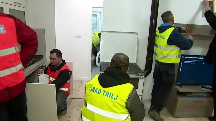 Obitelj Suknaić  sutra će prvi put prespavati u svojoj novoj kući koju su vrijedni Triljani napravili: Sve mi se to čini kao san