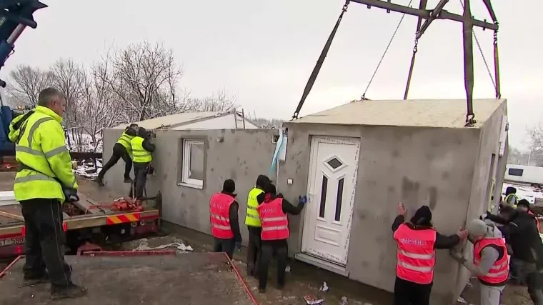 Iz svojeg je doma u prihvatili&scaron;te u Glini morao i četveromjesečni Leon i njegova majka. Danas je u svojoj kućici