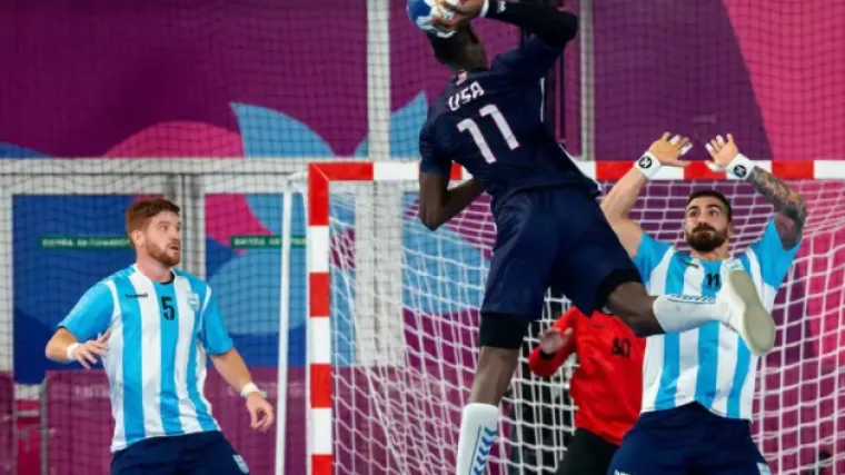 Vi&scaron;e od polovice Amerikanaca zaraženo, trener također