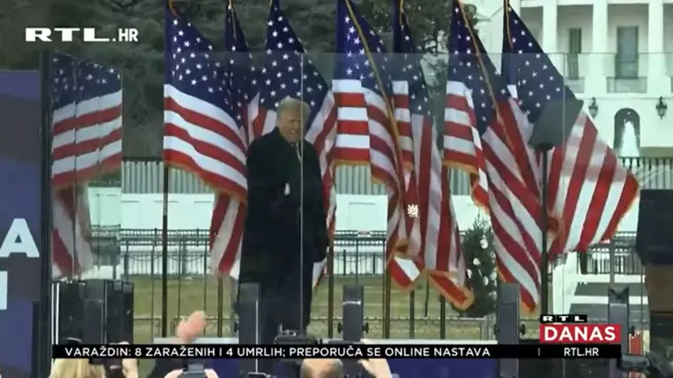 Demokrati, uz potporu sve više Republikanaca, traže smjenu Donalda Trumpa: 'Predsjednik se sam diskvalificirao'