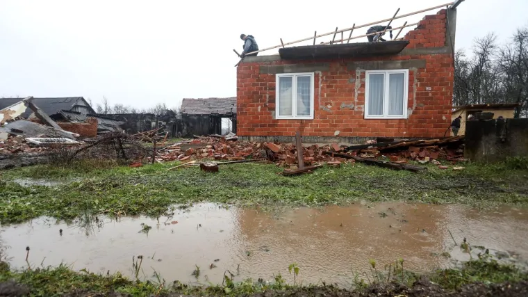 'U zabačena sela te&scaron;ko je dovesti kontejnere i mobilne kućice. Putevi su lo&scaron;i...'