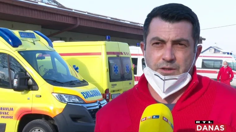 Vozači saniteta iz cijele zemlje šokirani modelom izračuna nagrade za rad s Covid pacijentima: 'Krajnje sramotno'