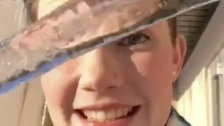 EĆATE SE DA STE KAO KLINCI LIZALI SIGE S KROVOVA? E, drago nam je da se sjećate, jeste spremni da vam se okrene želudac?