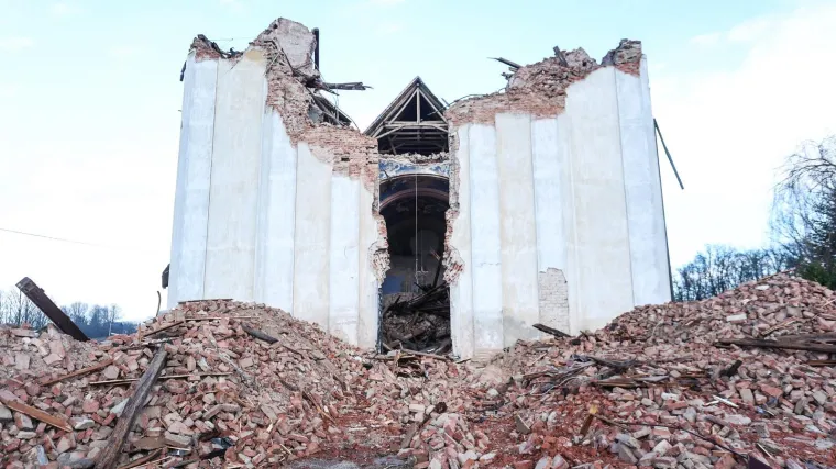 Petrinja dobiva novu školu, a Žažina crkvu; MOL donirao kontejnere