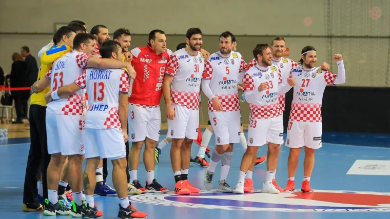 Drugi dan donio je izlazak iz soba i trening u dvorani gdje ih očekuje prvi ispit
