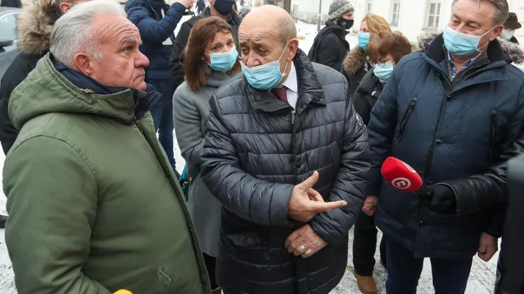 Francuski ministar posjetio Petrinju: Uskoro stiže i &scaron;est stambenih kontejnera