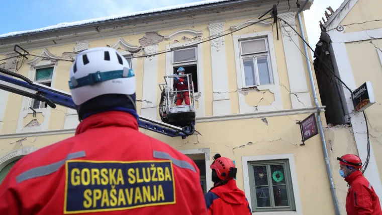 RTL-ova ekipa s pripadnicima HGSS-a: Imaju puno posla, danas se provjeravalo i stanje klavira od - milijun i pol kuna