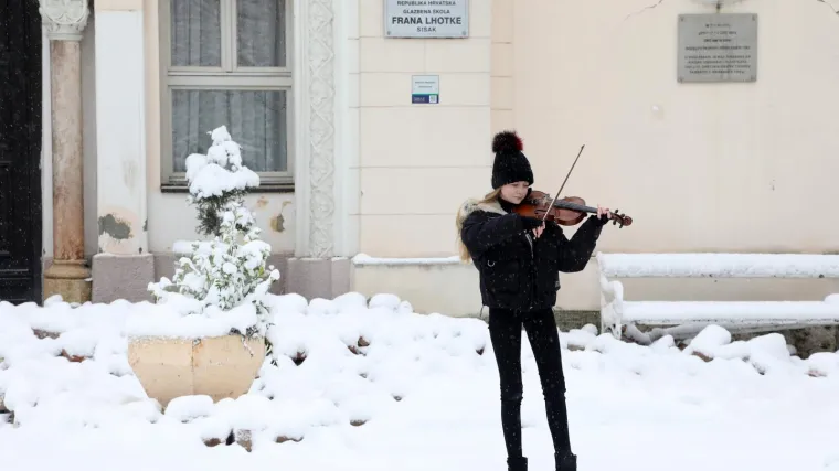 Gradonačelnica Siska: 'Ni uz velike napore ne možemo organizirati nastavu'; Fuchs: 'Odgoda samo u nekim &scaron;kolama'