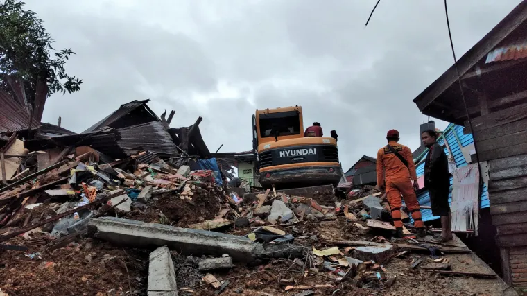 Užas! U potresu na indonezijskom otoku Sulawesiju poginulo najmanje 35 ljudi