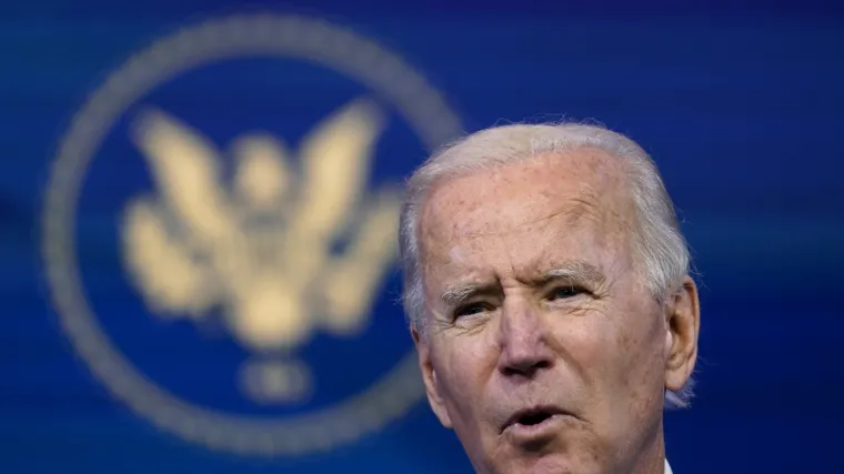 Bidenov 'plan za spa&scaron;avanje': 'Ne možemo si dopustiti da sjedimo prekriženih ruku'