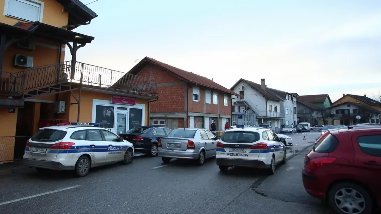 'Čuo sam repetiranje automatskog oružja'