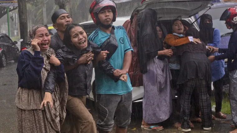 Spasioci i dalje tragaju za zarobljenima: Potres magnitude 6,2 ubio je 45 ljudi, a ranio stotine