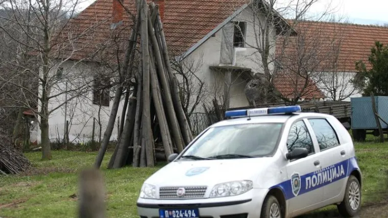 Stigao u obiteljsku kuću, izre&scaron;etao i ubio biv&scaron;u suprugu i njene roditelje