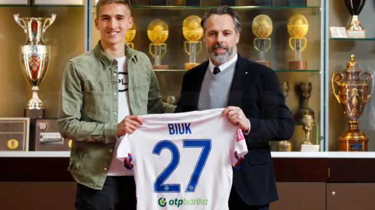 Jedan je od najtalentiranijih igrača iz njihove akademije, uskoro bi trebao biti član prve momčadi