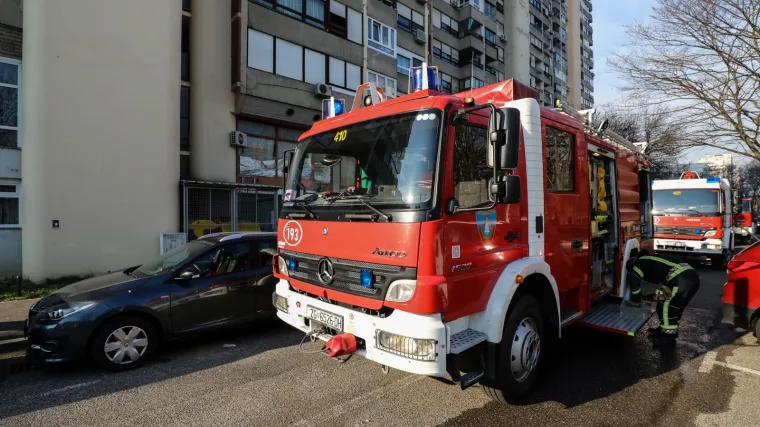 Mu&scaron;karac (66) umro u požaru u svom stanu, uzrok je najvjerojatnije čik cigarete