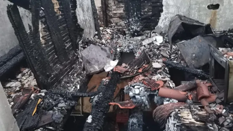 Požar u Murvicama je potpuno progutao jednu kuću i zahvatio drugu