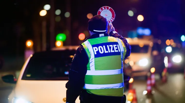 Ostao je prignječen između dva kamiona