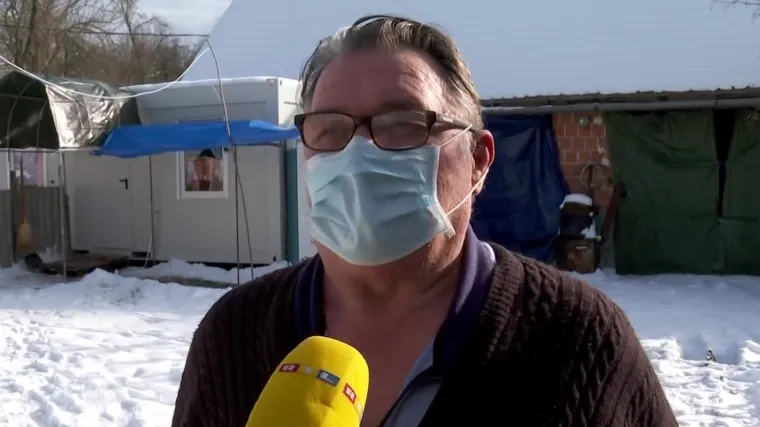 I 20 dana od potresa neki jo&scaron; žive u neljudskim uvjetima: 'Jučer su nam donijeli prvi obrok'