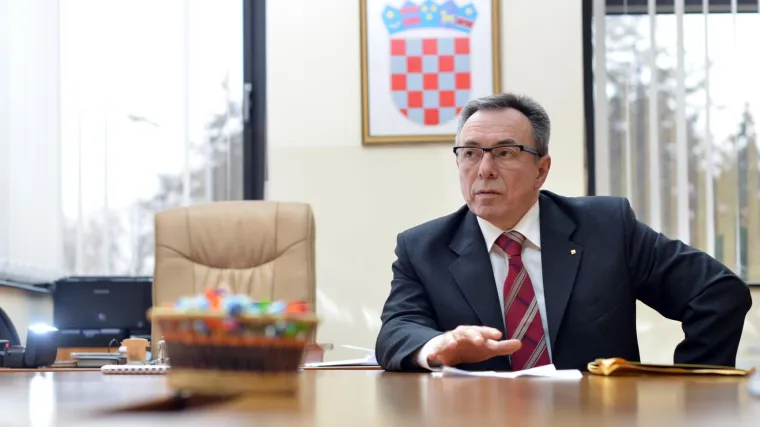 Nastavljeno osipanje HNS-a: Gradonačelnik Batinić sa sobom odveo više od 200 članova stranke!