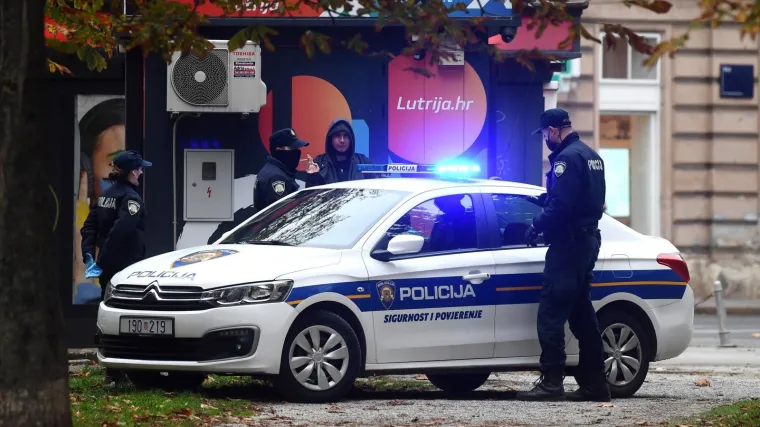 Automatskom puškom i pištoljem pokušali su ubiti muškarca i ženu