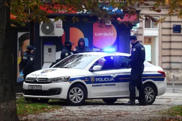 Automatskom puškom i pištoljem pokušali su ubiti muškarca i ženu