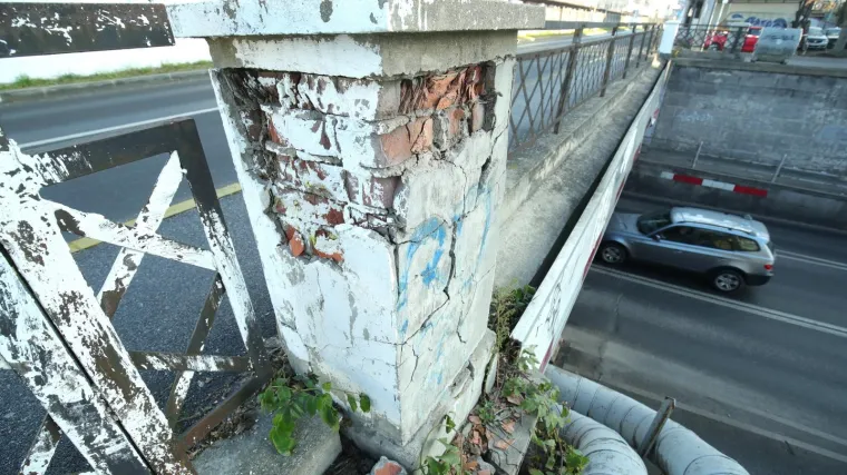 FOTO Koliko je siguran jedan od najprometnijih podvožnjaka u Zagrebu?! Pogledajte ova brojna oštećenja