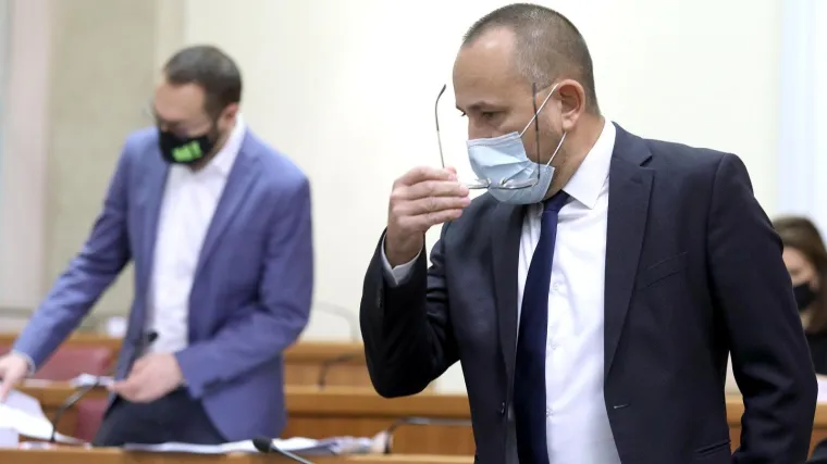 'To je jadna odluka, jedna od najvećih prevara i obmana'