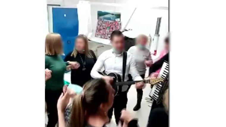 RTL u posjedu skandalozne snimke iz COVID bolnice Dubrava - medicinske sestre i pomoćno osoblje tulumarili uz svirače, bez po&scaron;tivanja mjera