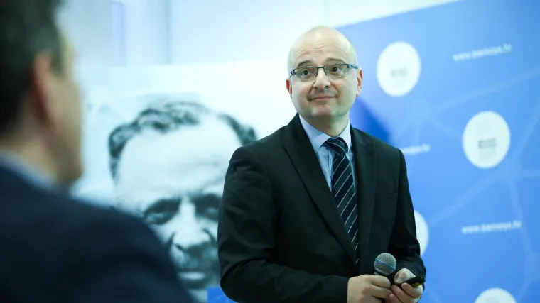 Znanstvenik objasnio za&scaron;to se Europa toliko boji novog soja virusa: 'I najmanja pogre&scaron;ka dovest će do ogromnog porasta u brojkama'