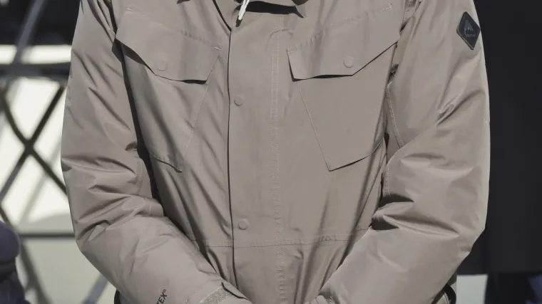 Majicu 'mrzovoljnog Bernieja' možete dobiti za 45 dolara, a sav prihod od prodaje ide u dobrotvorne svrhe