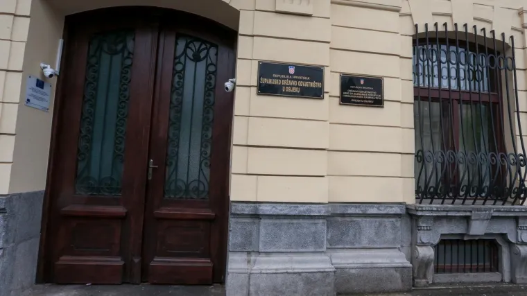 Županijski državni odvjetnik 4 mjeseca uzdržavao starca pa naslijedio stan. Supruga radi u bolnici gdje se starac liječio